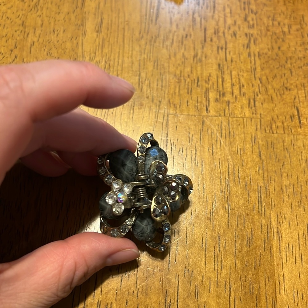 Dark gray claw clip